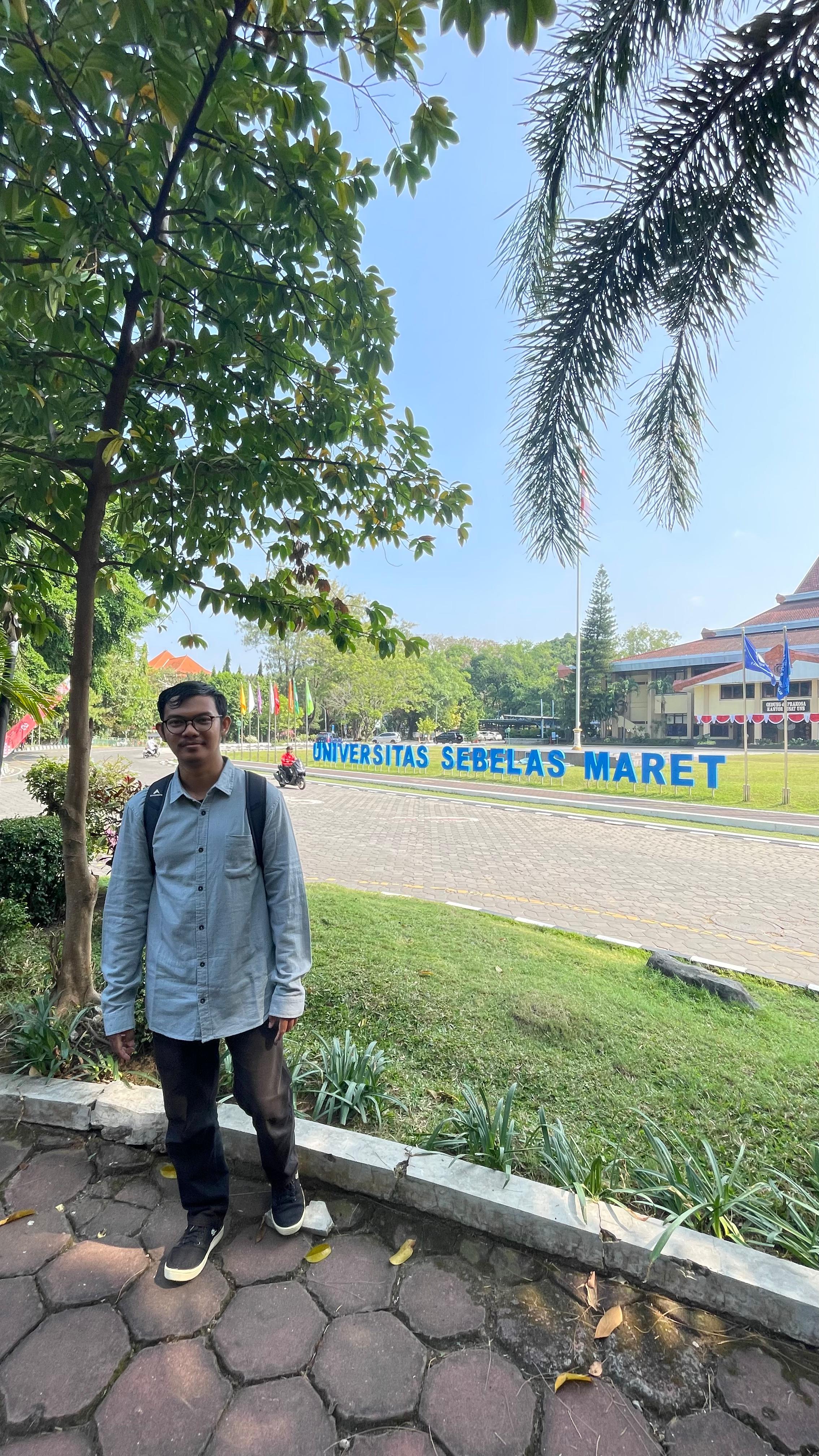 Ahdian Azri Bustari 